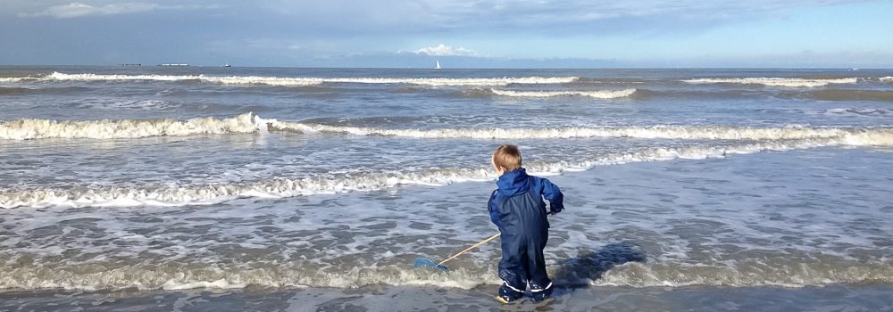 Schaufeln am Strand