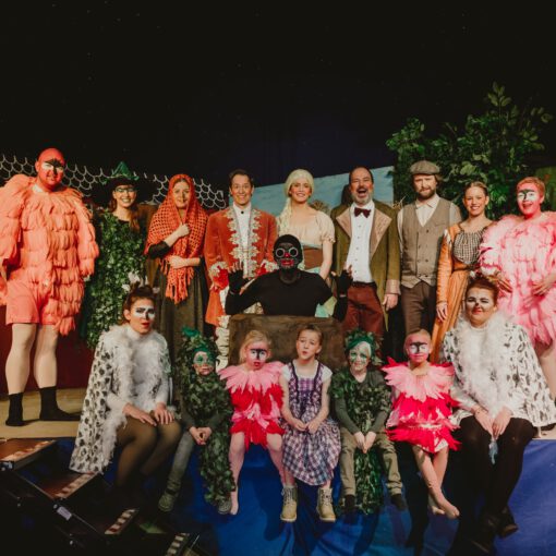 Theatergruppe in Kostümen