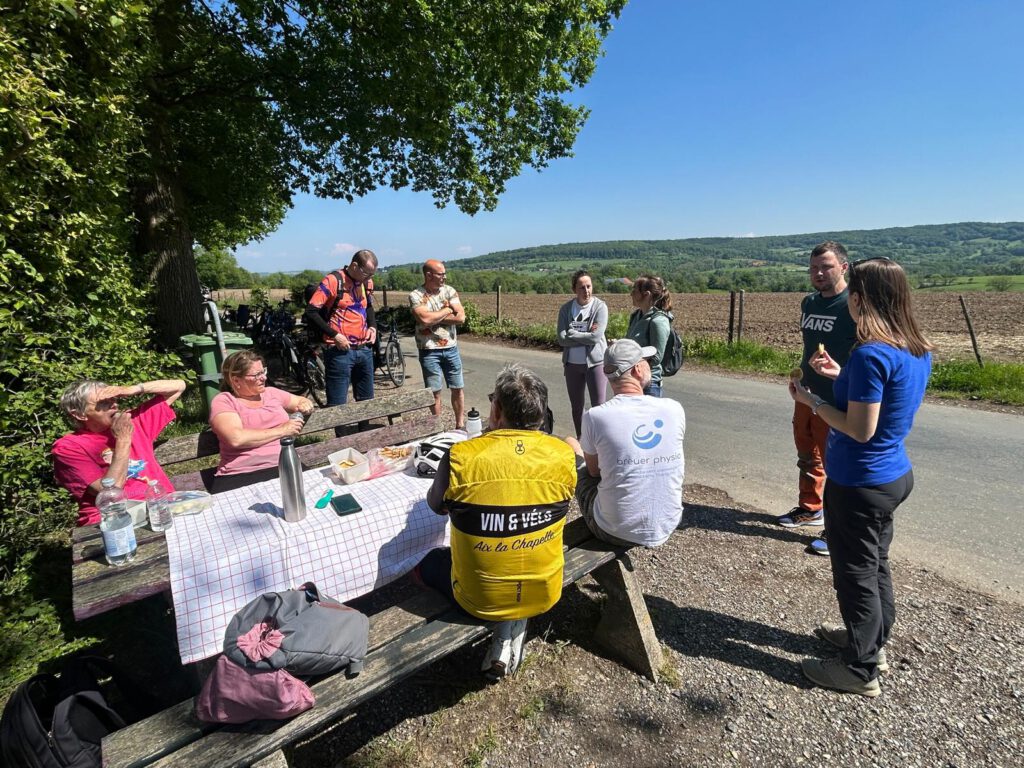 Mit eigenen oder geliehenen E-Bikes ging es auf gemeinsame Tour durch das schöne Mergelland.